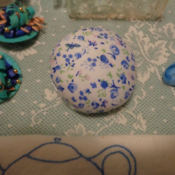 VINT TEAPOT TEATOWEL CUP SWEET BOTTLE HAT EARINGS NECKLACES PINCUSHIN RI… - Picture 7 of 9